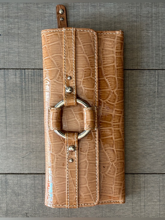 Handbags - ❤️‍🔥5/$25❤️‍🔥Y2K*Rare Find*Patent Croc-Embossed Trifold Wallet